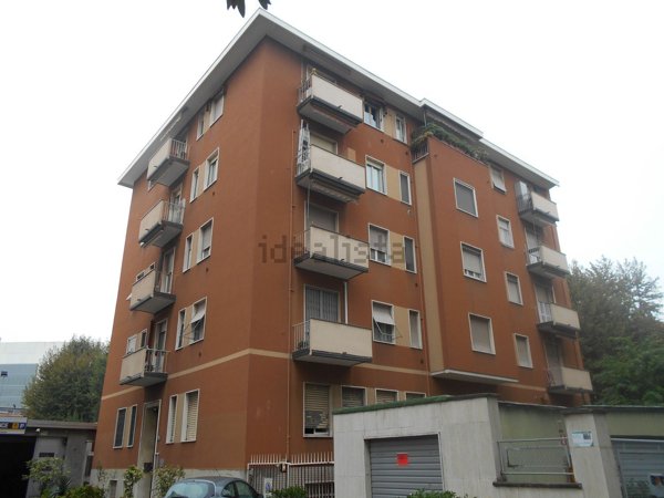 appartamento in affitto a Milano in zona Lorenteggio