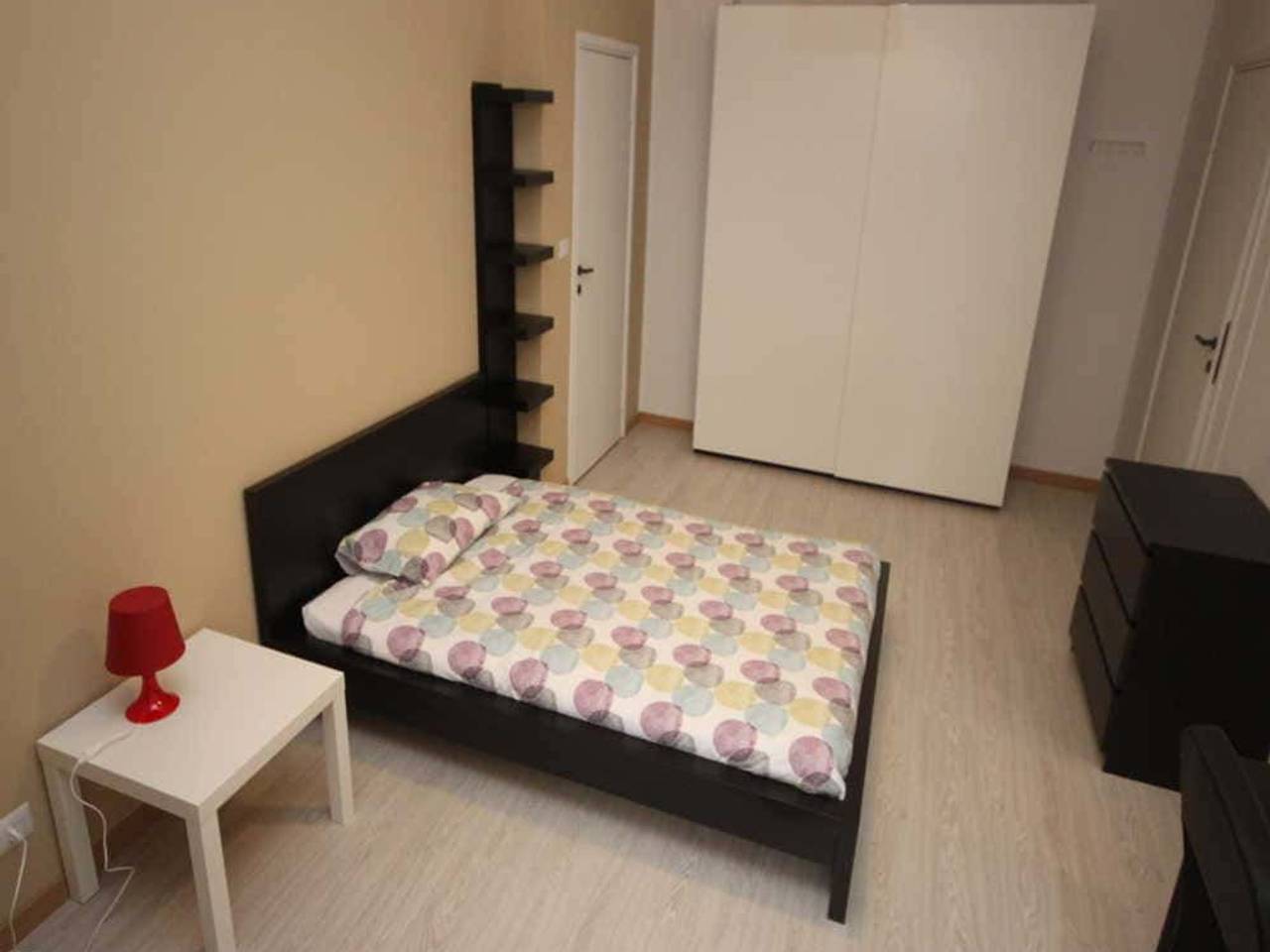 negozio in affitto a Milano in zona Guastalla