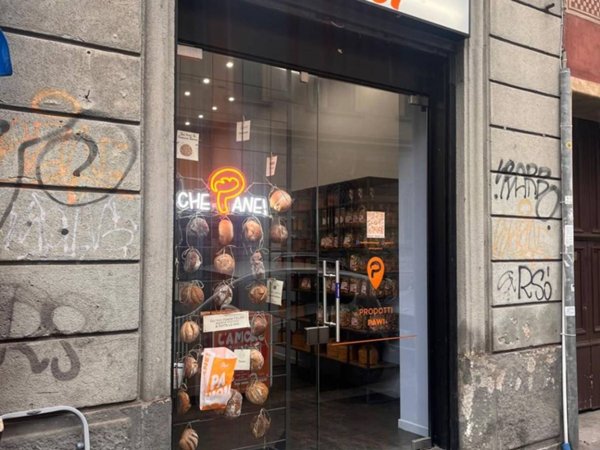 negozio in affitto a Milano in zona Guastalla