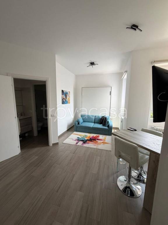 appartamento in affitto a Milano in zona Famagosta