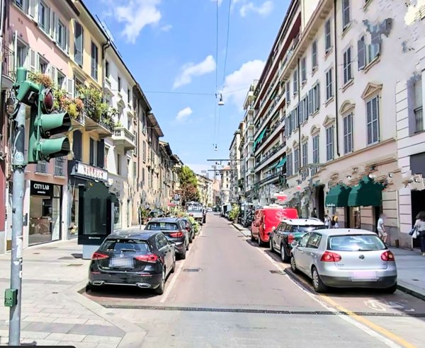 negozio in affitto a Milano in zona Porta Tenaglia