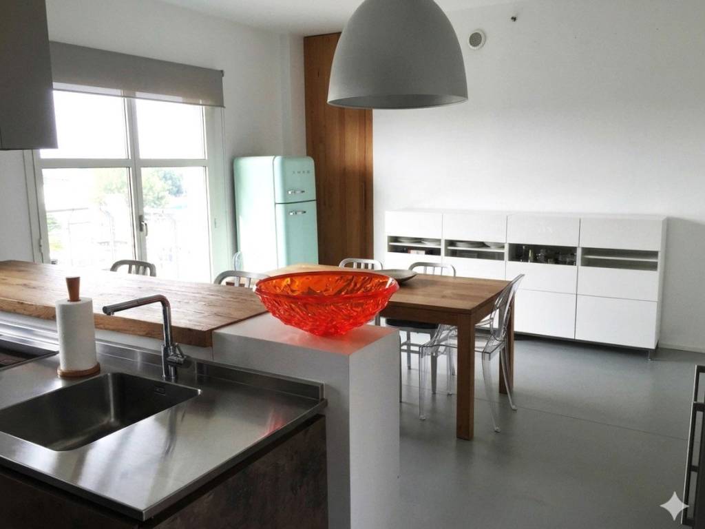 negozio in affitto a Milano in zona Lambrate