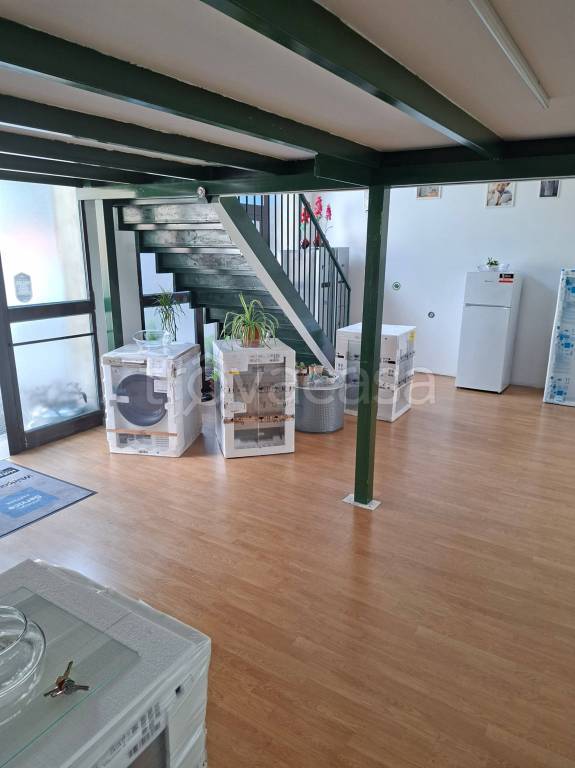 locale commerciale in affitto a Milano