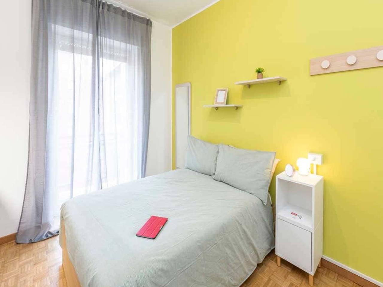 negozio in affitto a Milano in zona Famagosta