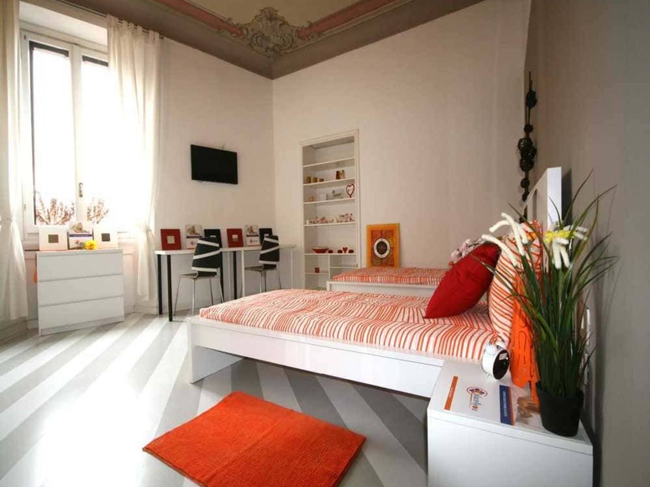 negozio in affitto a Milano in zona Morivione