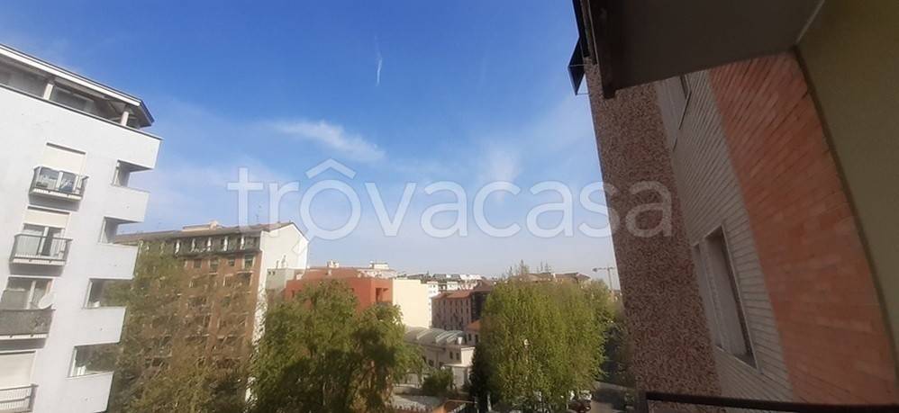 appartamento in affitto a Milano in zona Bullona