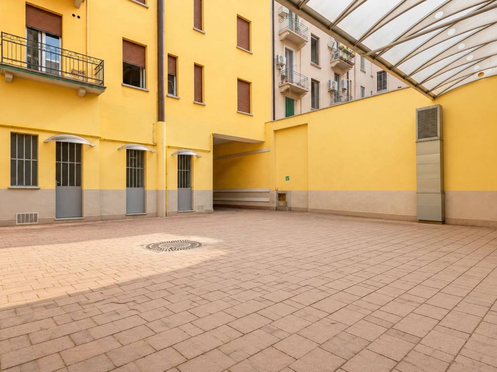 negozio in affitto a Milano in zona XXII Marzo