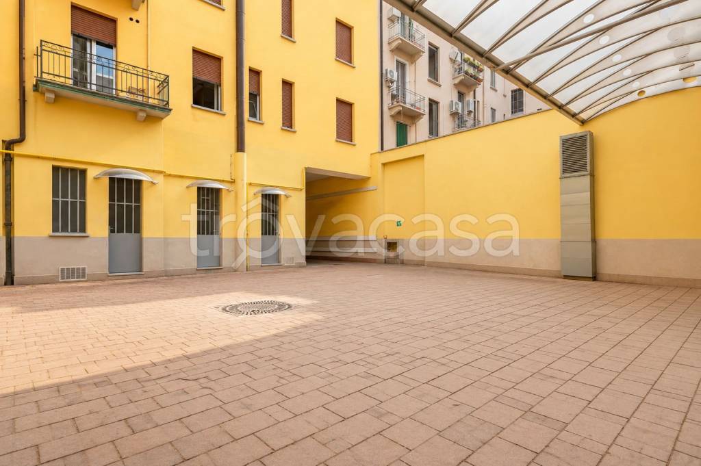 negozio in affitto a Milano in zona XXII Marzo