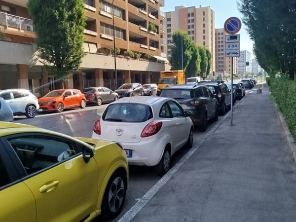 negozio in affitto a Milano in zona Adriano