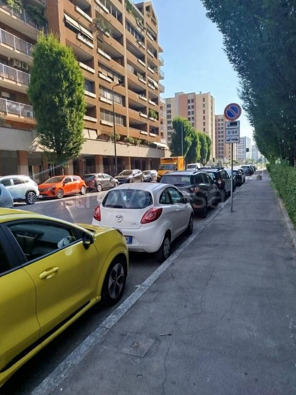negozio in affitto a Milano in zona Adriano