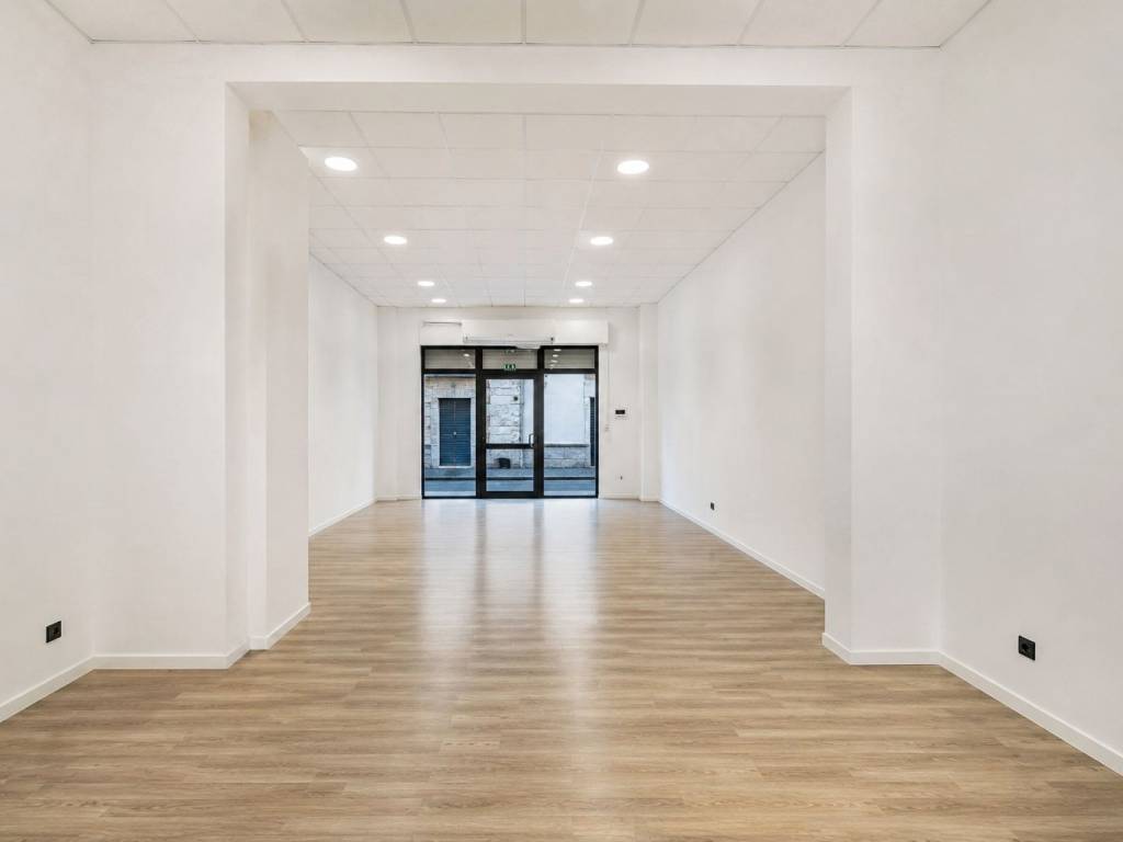 negozio in affitto a Milano