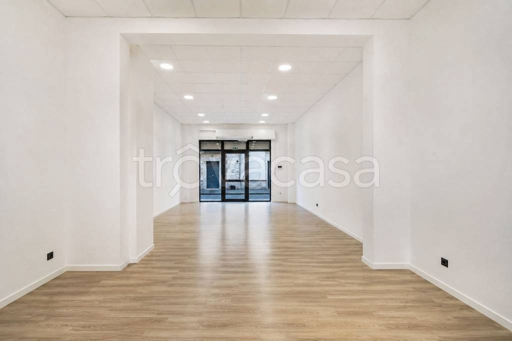 negozio in affitto a Milano
