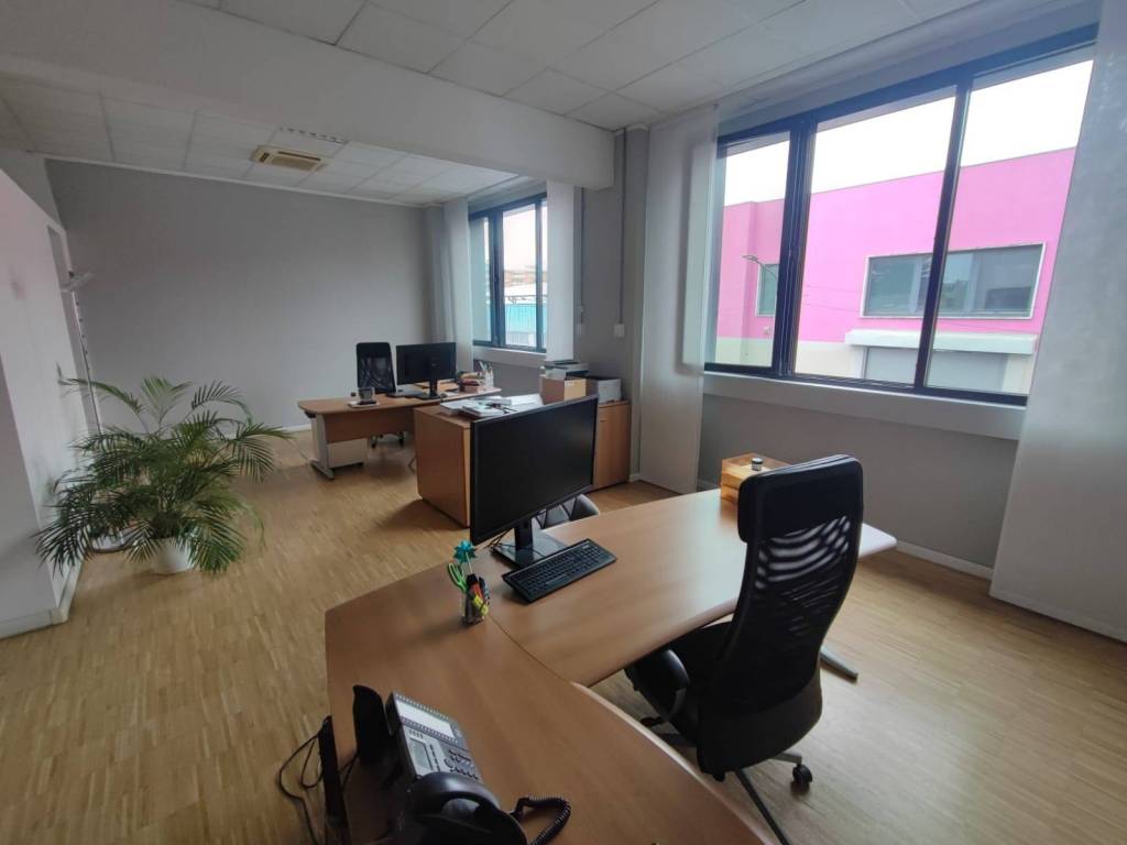 ufficio in affitto a Milano in zona Famagosta