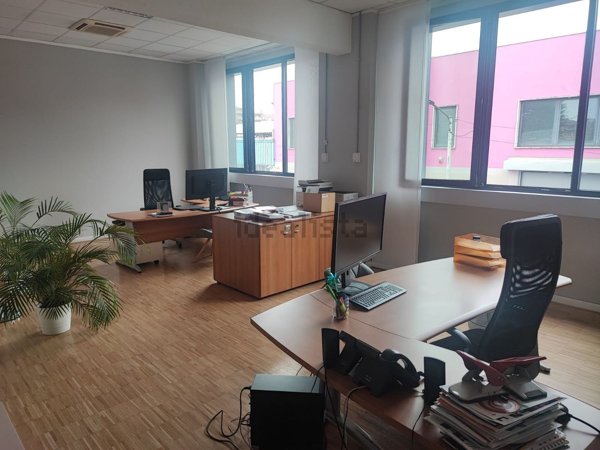 ufficio in affitto a Milano in zona Famagosta