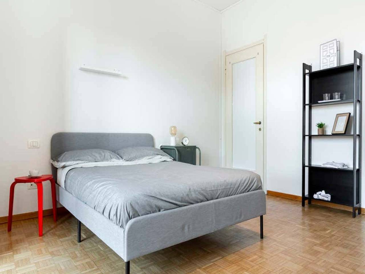 negozio in affitto a Milano in zona Porta Genova