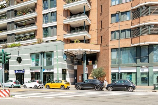 negozio in affitto a Milano in zona Rembrandt