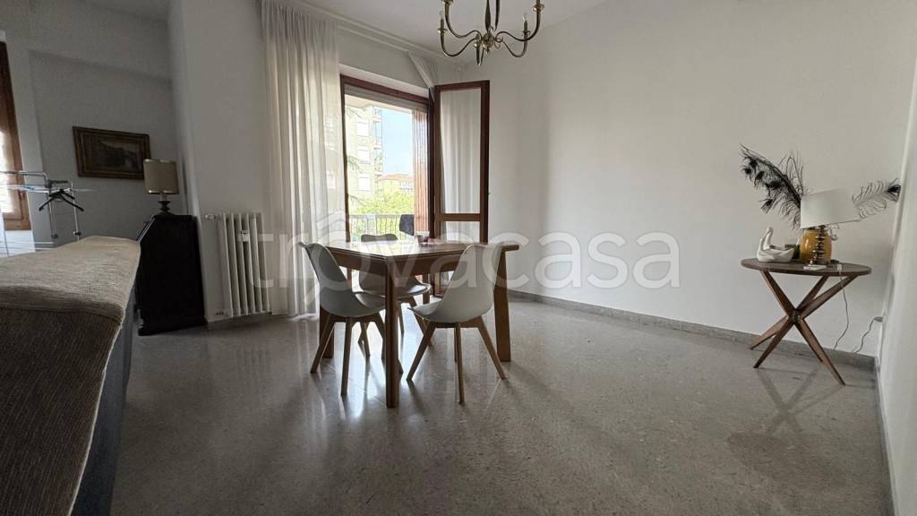 appartamento in affitto a Milano in zona Lorenteggio