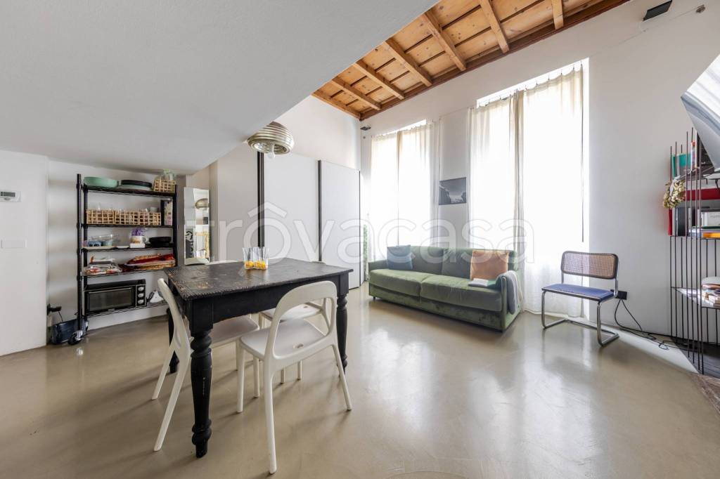 appartamento in affitto a Milano in zona Sant'Ambrogio