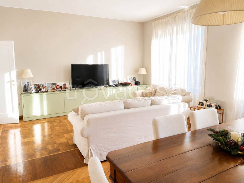 appartamento in affitto a Milano in zona Guastalla