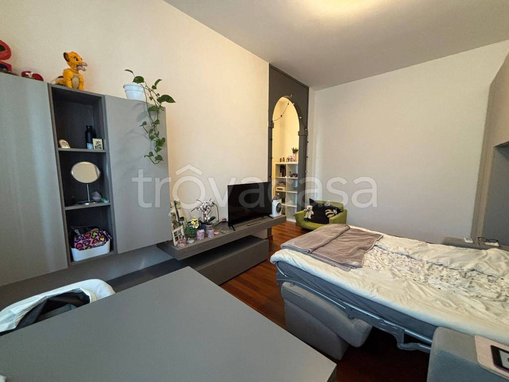 appartamento in affitto a Milano in zona Famagosta