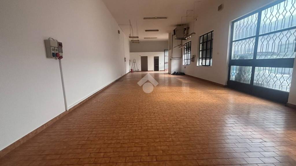 negozio in affitto a Milano in zona Affori