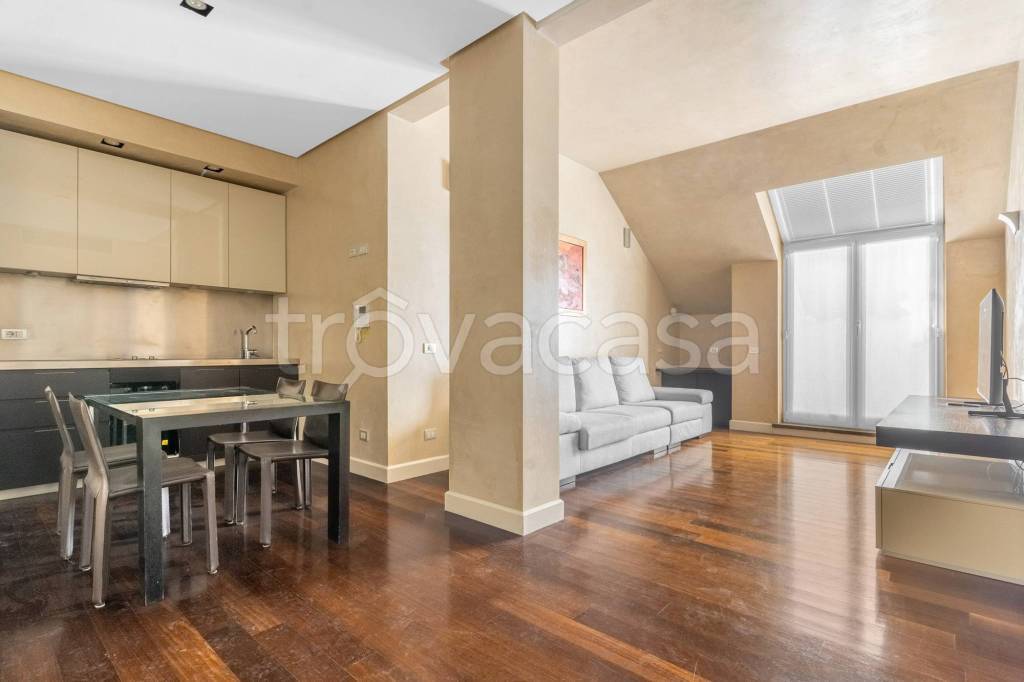 appartamento in affitto a Milano in zona Cadorna