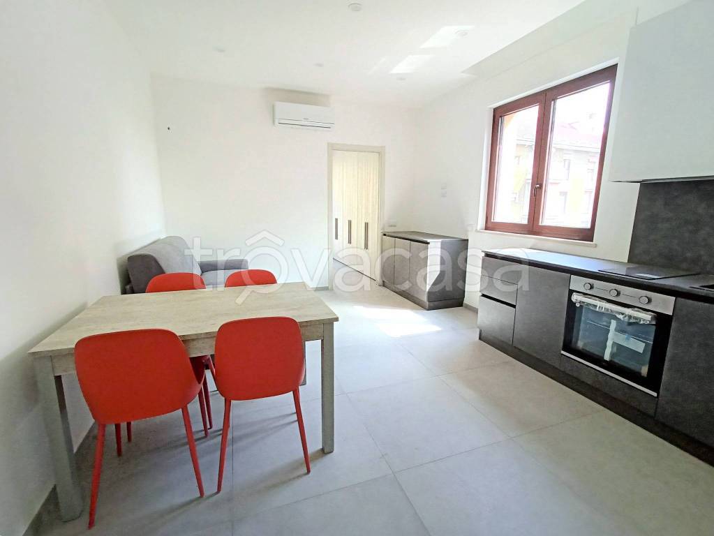 appartamento in affitto a Milano in zona Famagosta