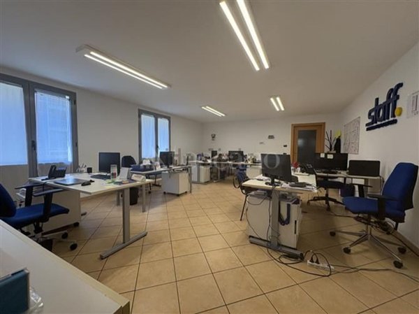 ufficio in affitto a Milano in zona Famagosta