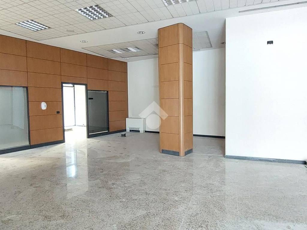 negozio in affitto a Milano