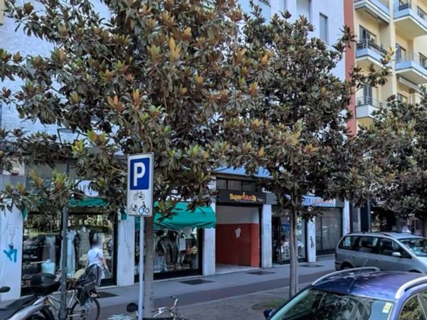 negozio in affitto a Milano in zona Piazzale Lodi