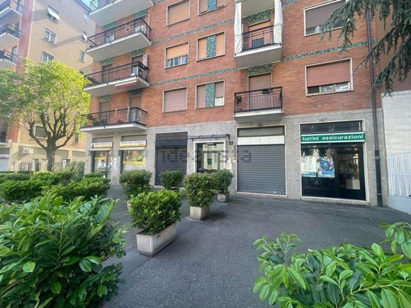 negozio in affitto a Milano in zona Lorenteggio