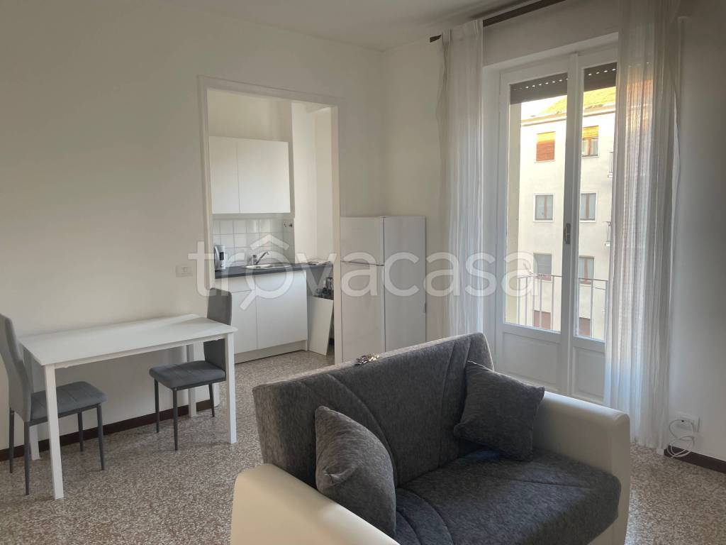 appartamento in affitto a Milano in zona Corsica