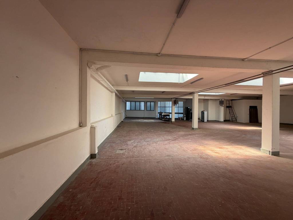 negozio in affitto a Milano in zona Corvetto