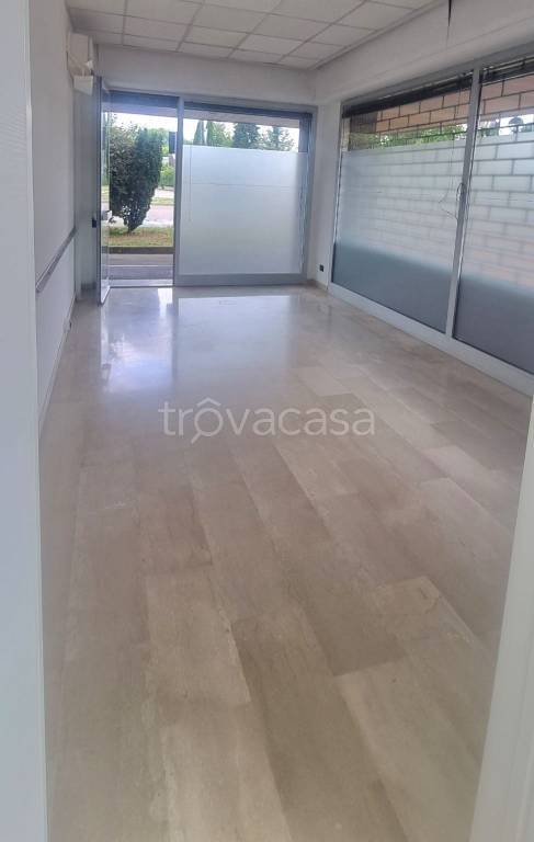 negozio in affitto a Milano in zona Barona