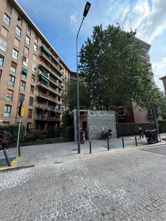 appartamento in affitto a Milano in zona Lorenteggio