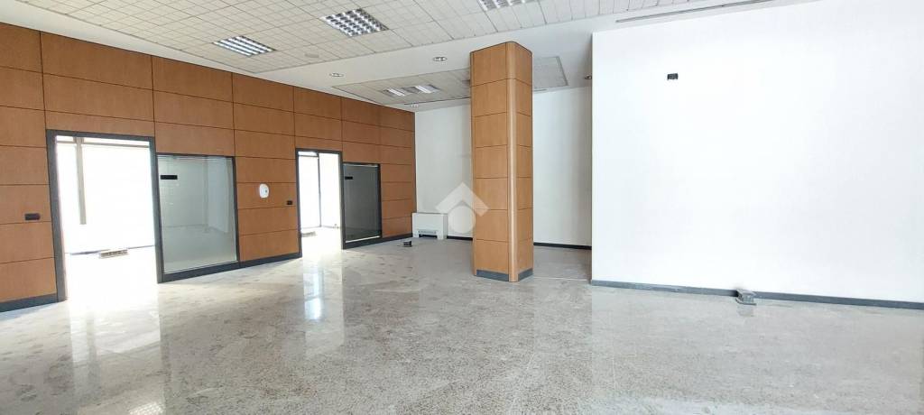 negozio in affitto a Milano