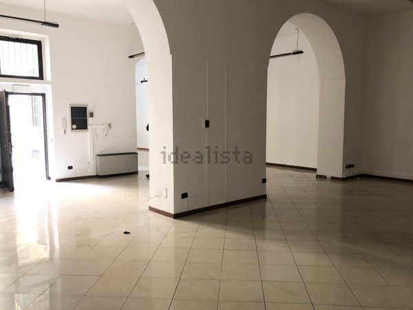 negozio in affitto a Milano in zona Isola