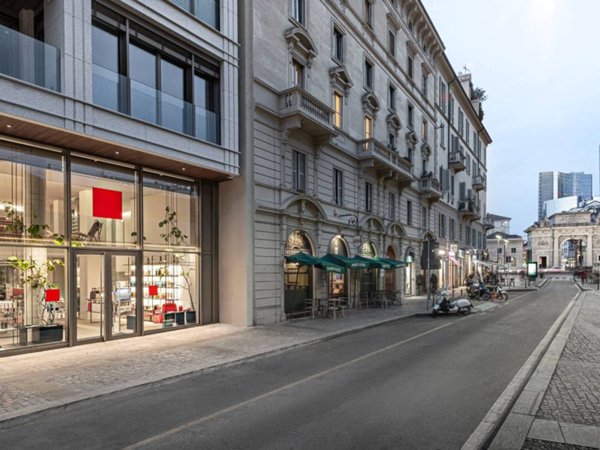 negozio in affitto a Milano