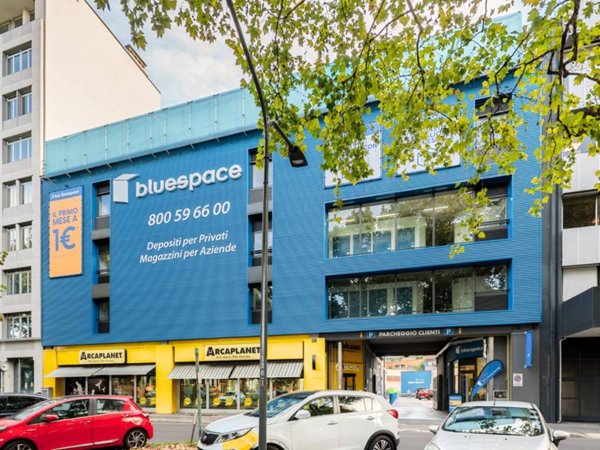 locale commerciale in affitto a Milano