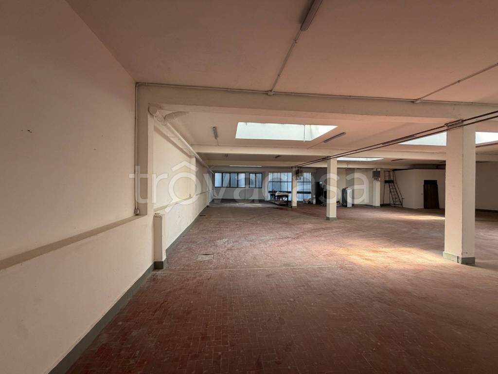 negozio in affitto a Milano in zona Corvetto