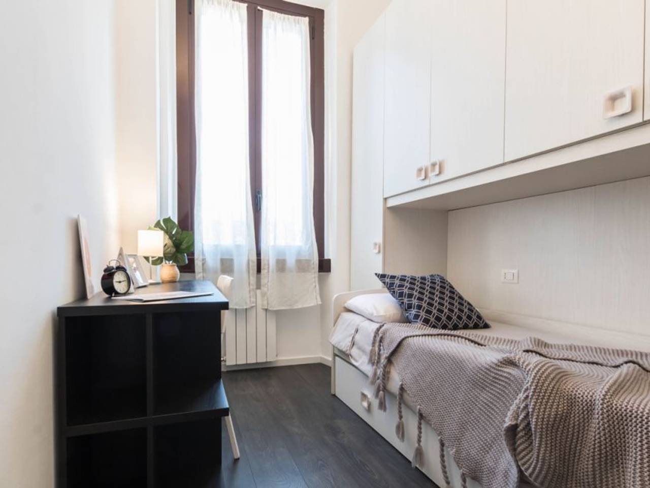 negozio in affitto a Milano in zona Morivione