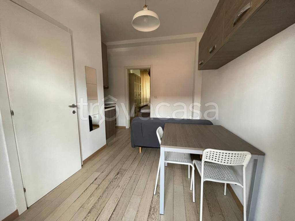appartamento in affitto a Milano in zona Famagosta