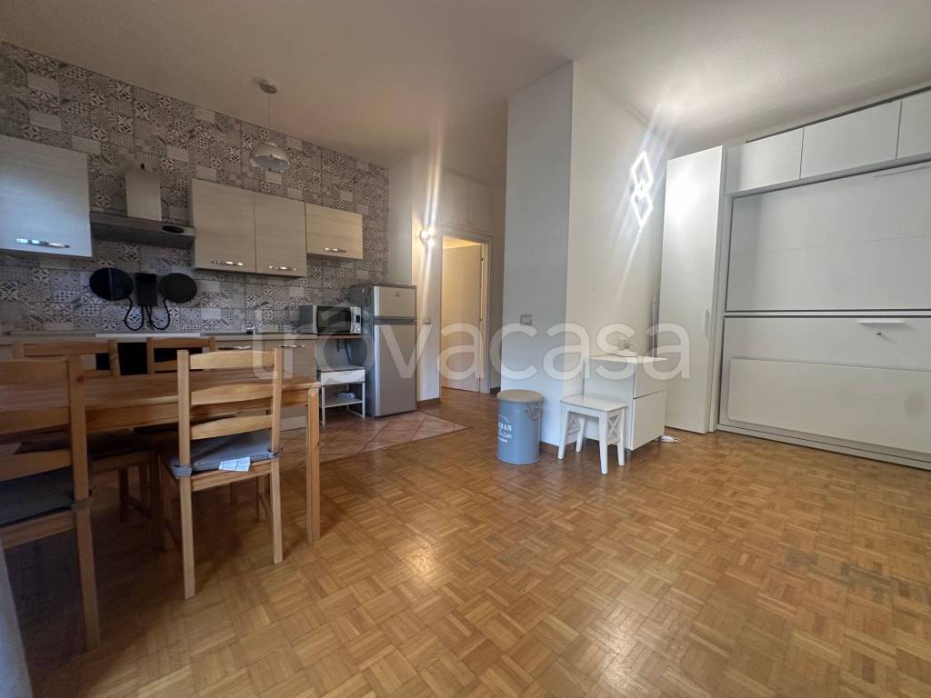 appartamento in affitto a Milano in zona Famagosta