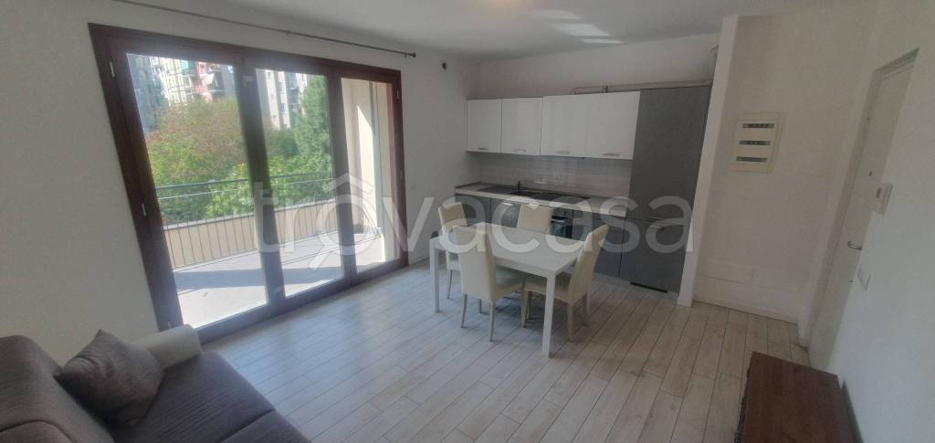 appartamento in affitto a Milano in zona Famagosta