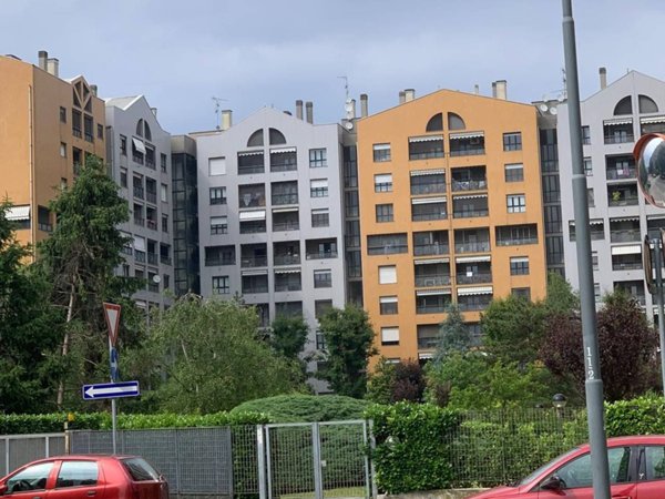 negozio in affitto a Milano in zona Barona