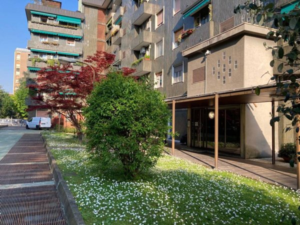 appartamento in affitto a Milano in zona Lorenteggio