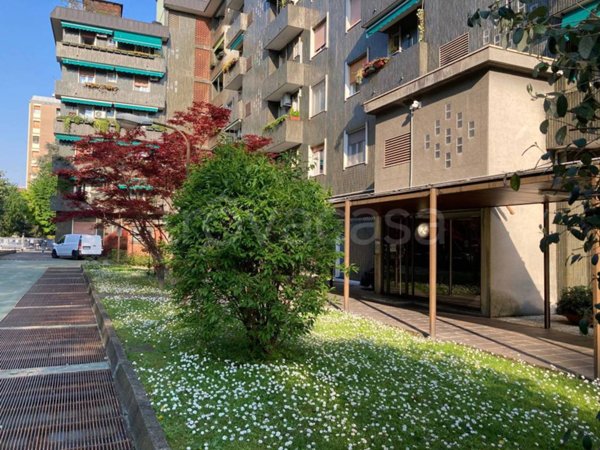 appartamento in affitto a Milano in zona Lorenteggio
