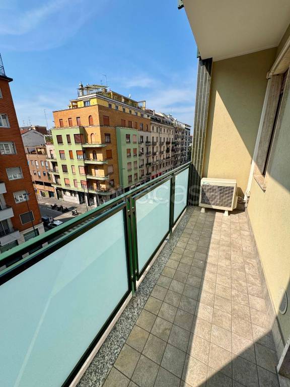 appartamento in affitto a Milano in zona De Angeli