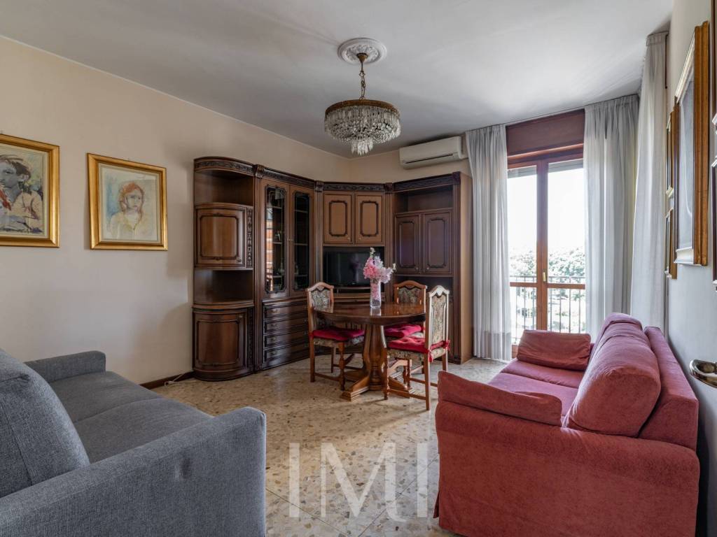 appartamento in affitto a Milano in zona Famagosta