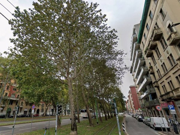 negozio in affitto a Milano in zona Villaggio dei Giornalisti